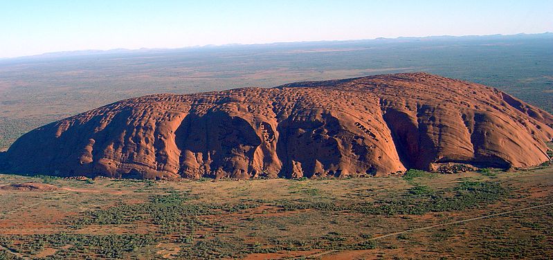 파일:external/upload.wikimedia.org/799px-Uluru_%28Helicopter_view%29-crop.jpg
