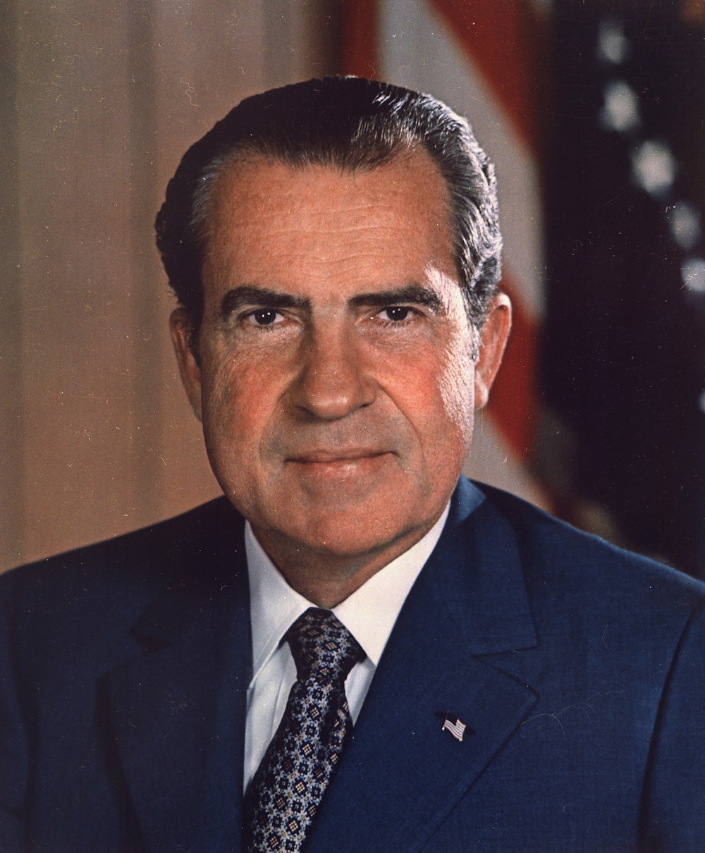 파일:Richard_M._Nixon,_ca._1935_-_1982_-_530679.jpg