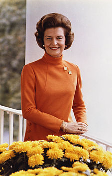 파일:external/upload.wikimedia.org/225px-Betty_Ford%2C_official_White_House_photo_color%2C_1974.jpg